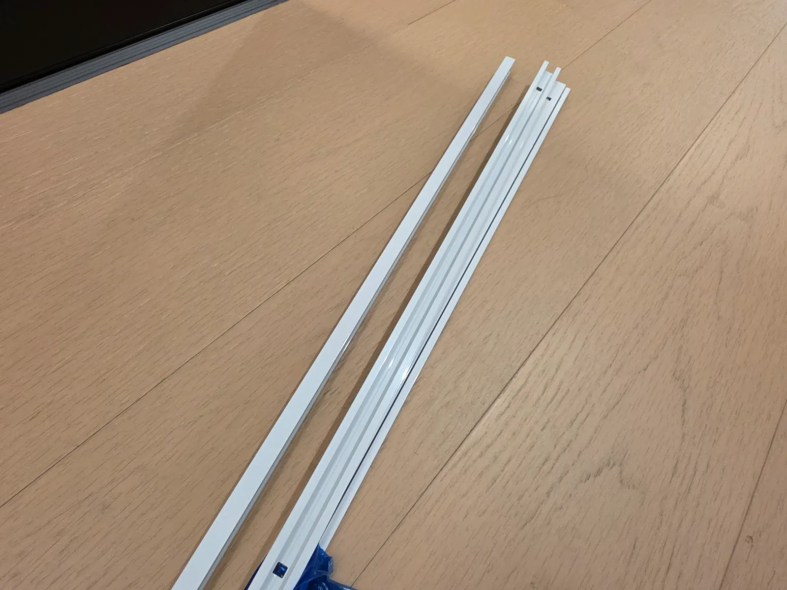 평평한 천장, 몰딩, 간접조명 홈 설치 사진 2