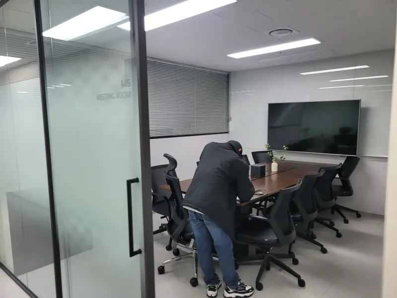 사무실 복도와 회의실 그림 설치 사진 5